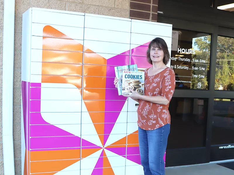 Woman standing in front of a Holds Hopper