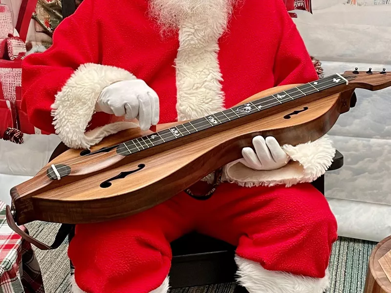 Santa playing the Dulcimer